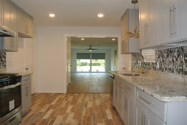 Building Photo - 7911 Greenbush St