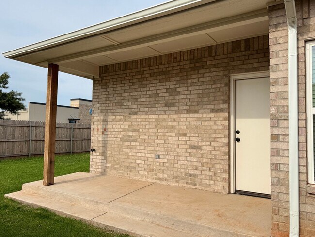 Building Photo - 4 West