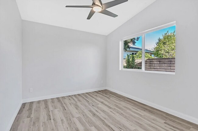 Building Photo - 4 bed 3 bath Prime Location! (Lease out, pending signatures. Check back in a few days!)