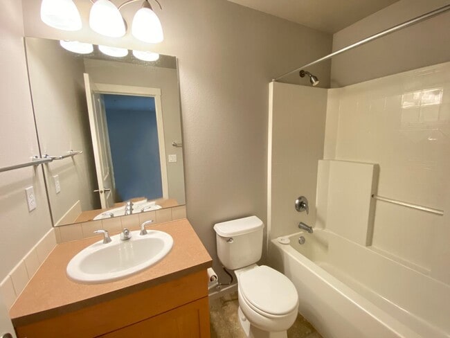 Building Photo - 2068 NW Boulder Way Dr