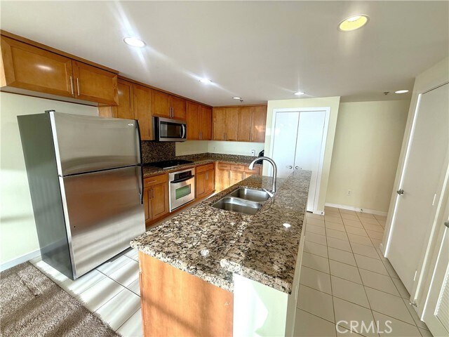 Building Photo - 411 W Seaside Way