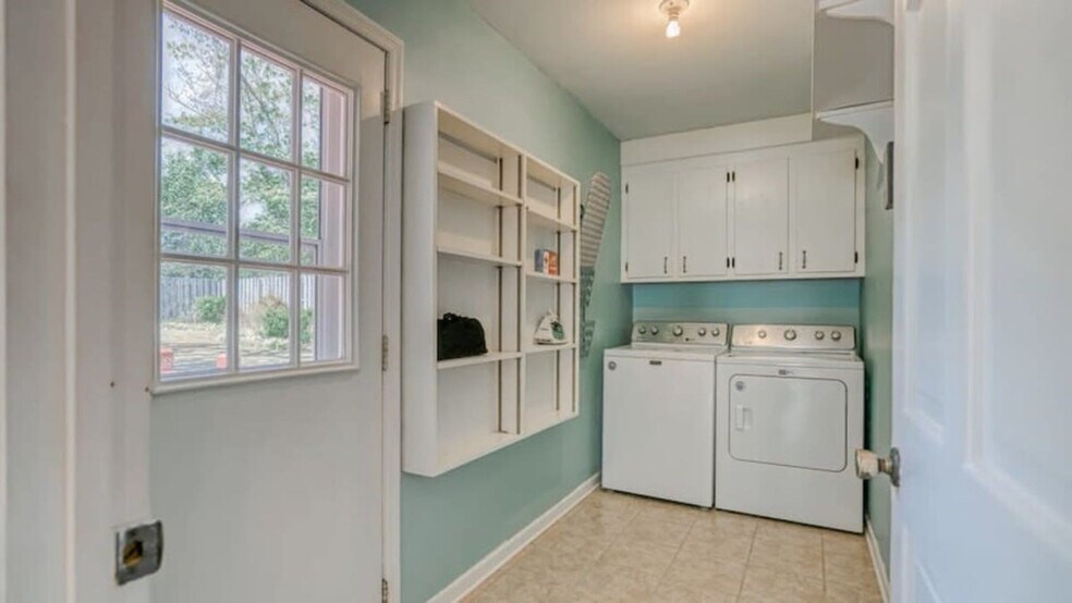 Building Photo - 2417 Exton Shore Dr