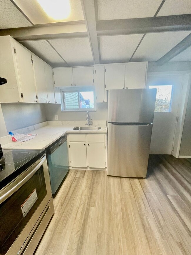 Building Photo - 2 Bed 1 Bath- Pittsburgh Pa