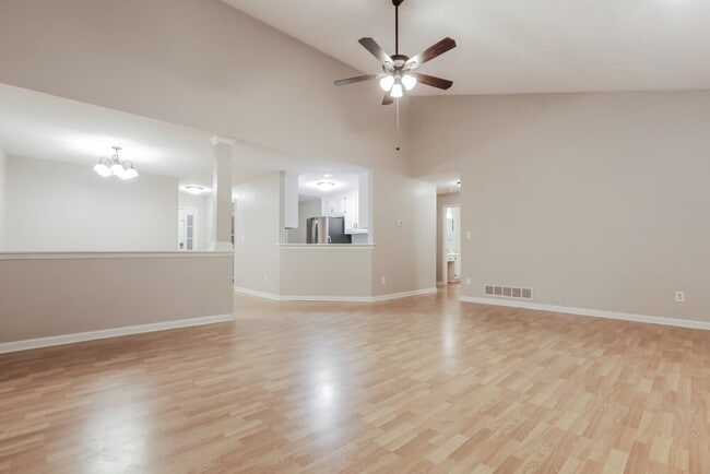 Building Photo - 107 Springwater Trce