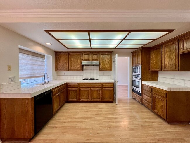 Building Photo - Beautiful 4 Bedroom Single Family Home with Pool and Pool Service Included for Lease in Rancho Cu...