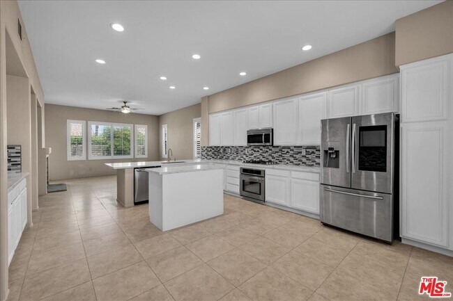 Building Photo - 40808 Eastwood Ln
