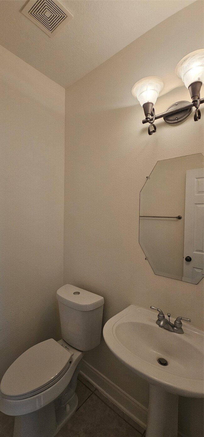 Building Photo - 6926 Sable River Dr