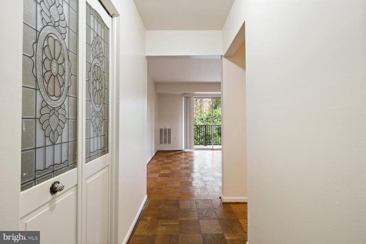 Building Photo - 876 College Pkwy