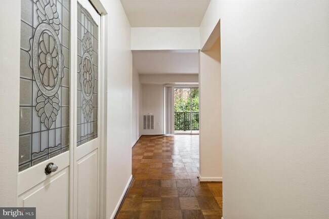 Building Photo - 876 College Pkwy