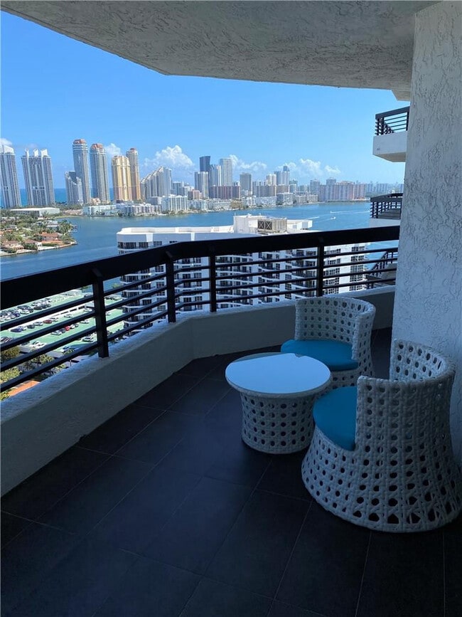 Building Photo - 3500 Mystic Pointe Dr