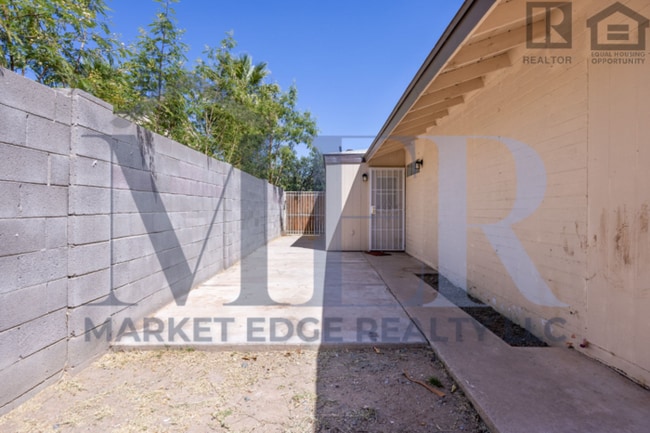 Building Photo - 3Bed/2Bath House at 19th Ave/Camelback! Move-In Ready on 06/11/2026! -- NO HOA! CORNER LOT!
