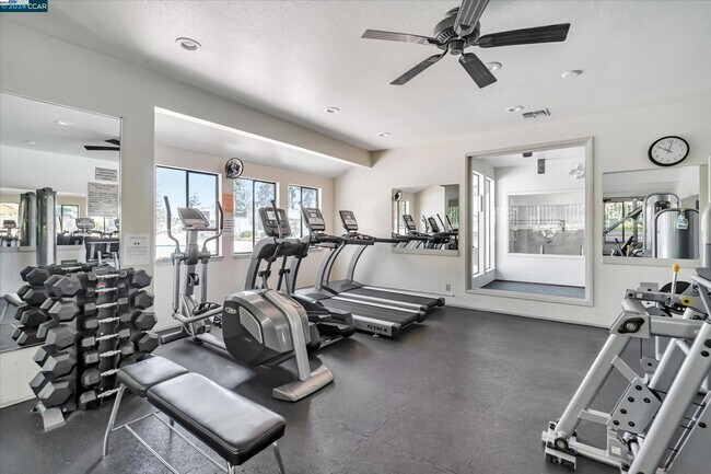 Building Photo - Nor Cal Realty Inc, 3BD 2 BTH condo ***Mes...