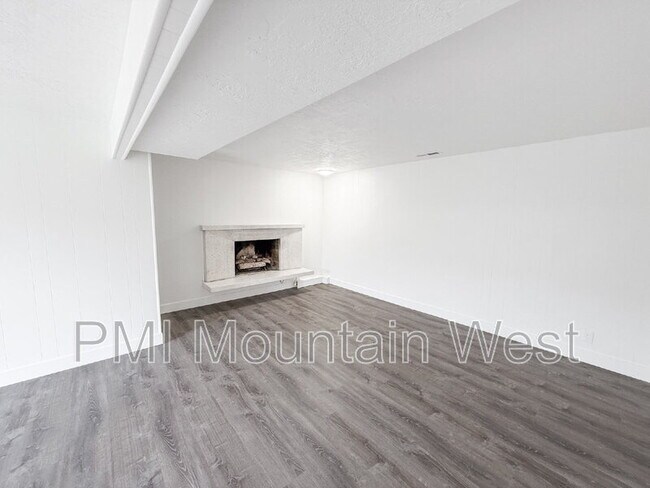 Building Photo - 1011 Claremont Dr