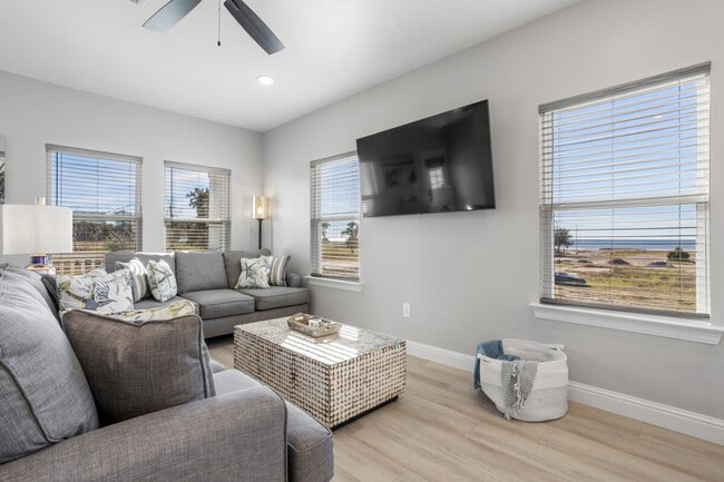 Building Photo - 135 Brady Dr