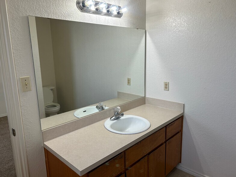 Building Photo - 2707 Mason Dr