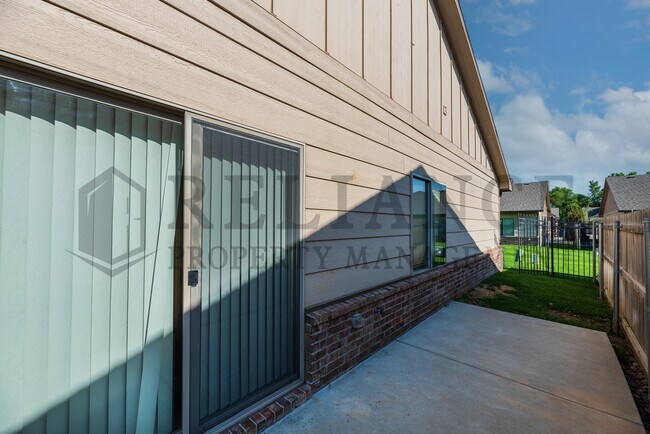 Building Photo - 13609 Hunters View St