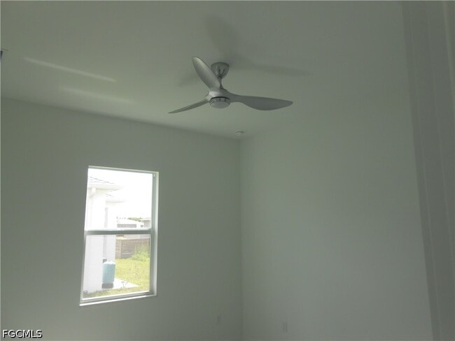 Building Photo - 320 Poplar St