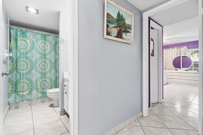 Building Photo - 250 NE 20th St