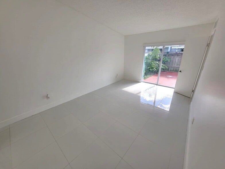 Building Photo - 10345 SW 209th Ln