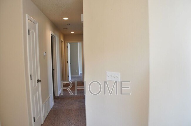 Building Photo - 1705 Westbury Way