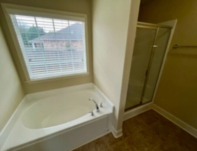 Building Photo - Settle In by the End of December—Apply Now!