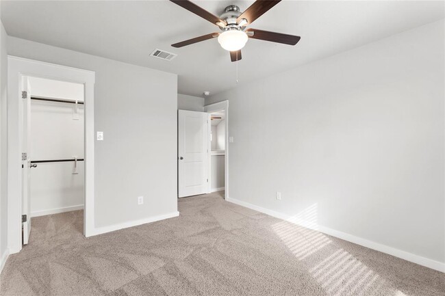 Building Photo - 2310 Calvert Dr
