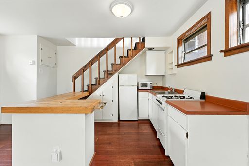Building Photo - Walk to Cheeseman from this Large 1 Bed 1 ...