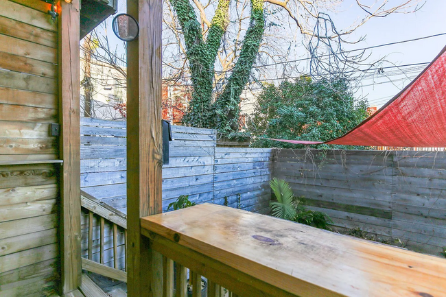 Building Photo - Fully Renovated 3 BR/1.5 BA Apartment in C...