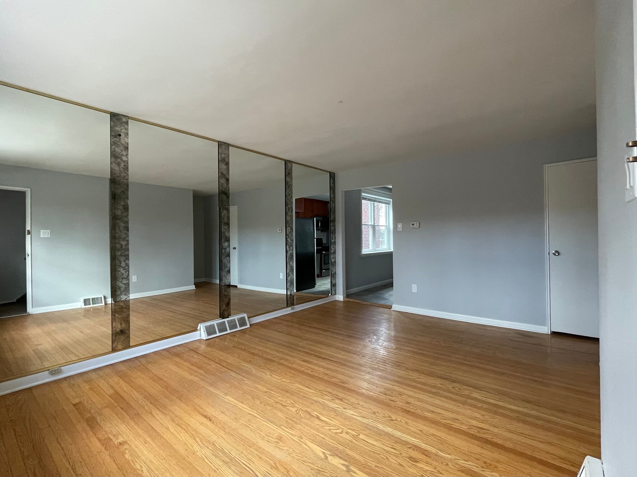 Building Photo - 614 Borbeck Ave