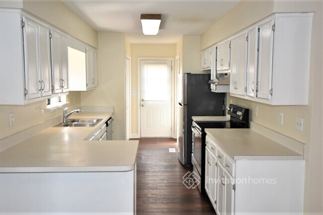 Building Photo - 5 Abelia Ct