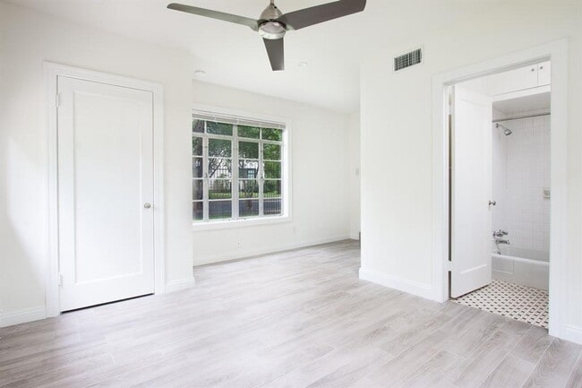 Building Photo - 2108 Robinhood Trail