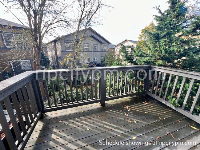 Building Photo - 1090 SW 170th Ave