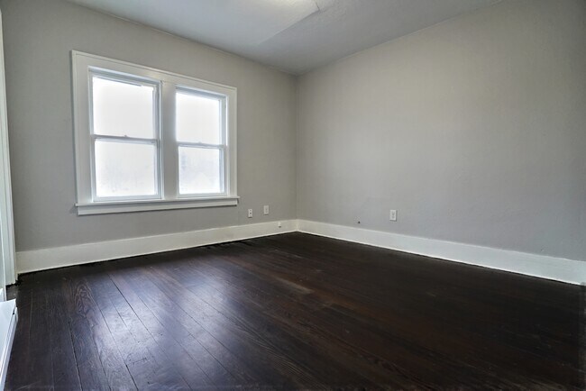 Building Photo - 501 N Eddy St