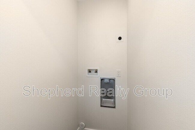 Building Photo - 130 N Lark Ellen Ave