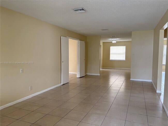 Building Photo - 240 NW 12th Ct