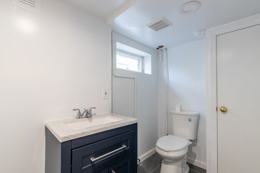 Building Photo - 42 Jefferson Ave