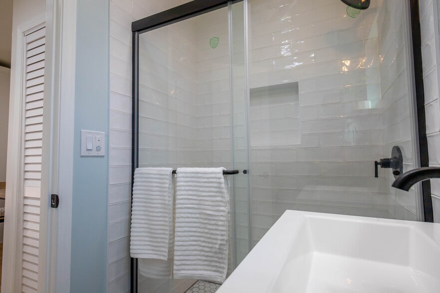 Tiled shower - 4250 E Overlook Dr