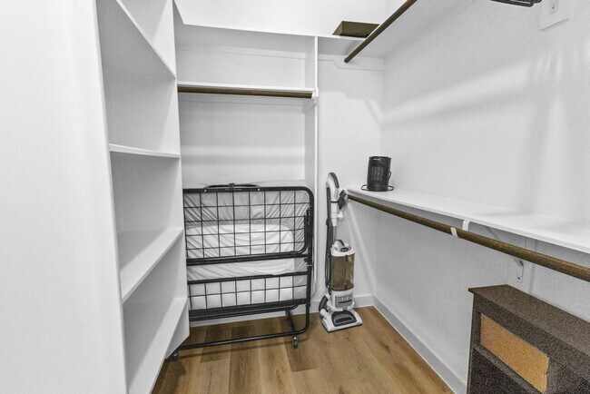 Building Photo - 6740 Peerless St