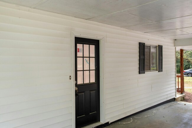 Building Photo - 3 BR Ranch