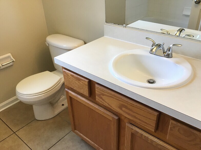 Building Photo - 14003 Golden Eagle Dr