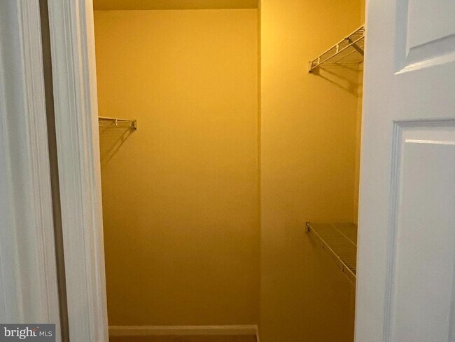 Building Photo - 874 Waterford Dr