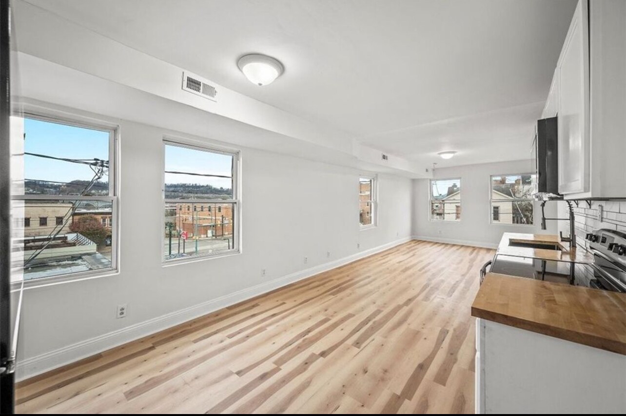 Building Photo - 810 Hays St
