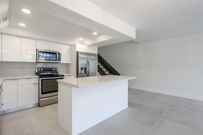 Building Photo - 8708 SW 79th Pl