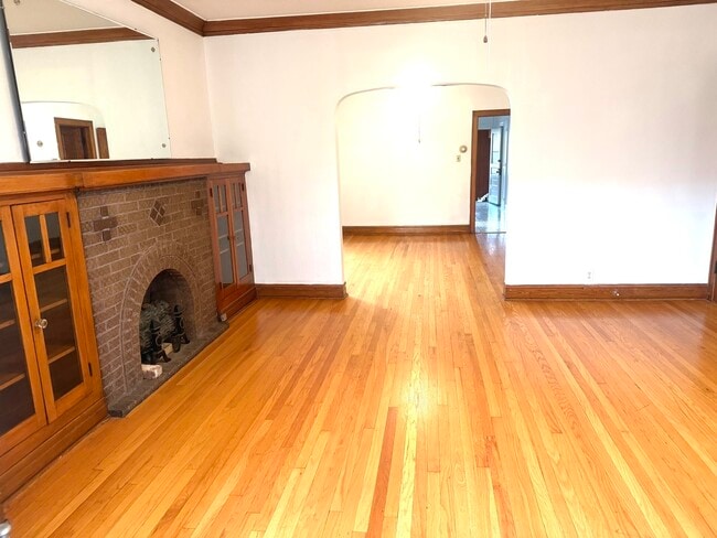 Building Photo - 5848 N Moody Ave