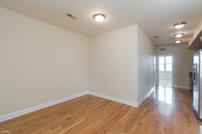 Building Photo - 3 br, 2 bath Triplex - 1813 N 18TH ST Unit...