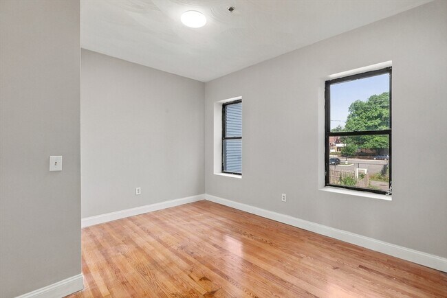 Building Photo - 183 Chestnut St