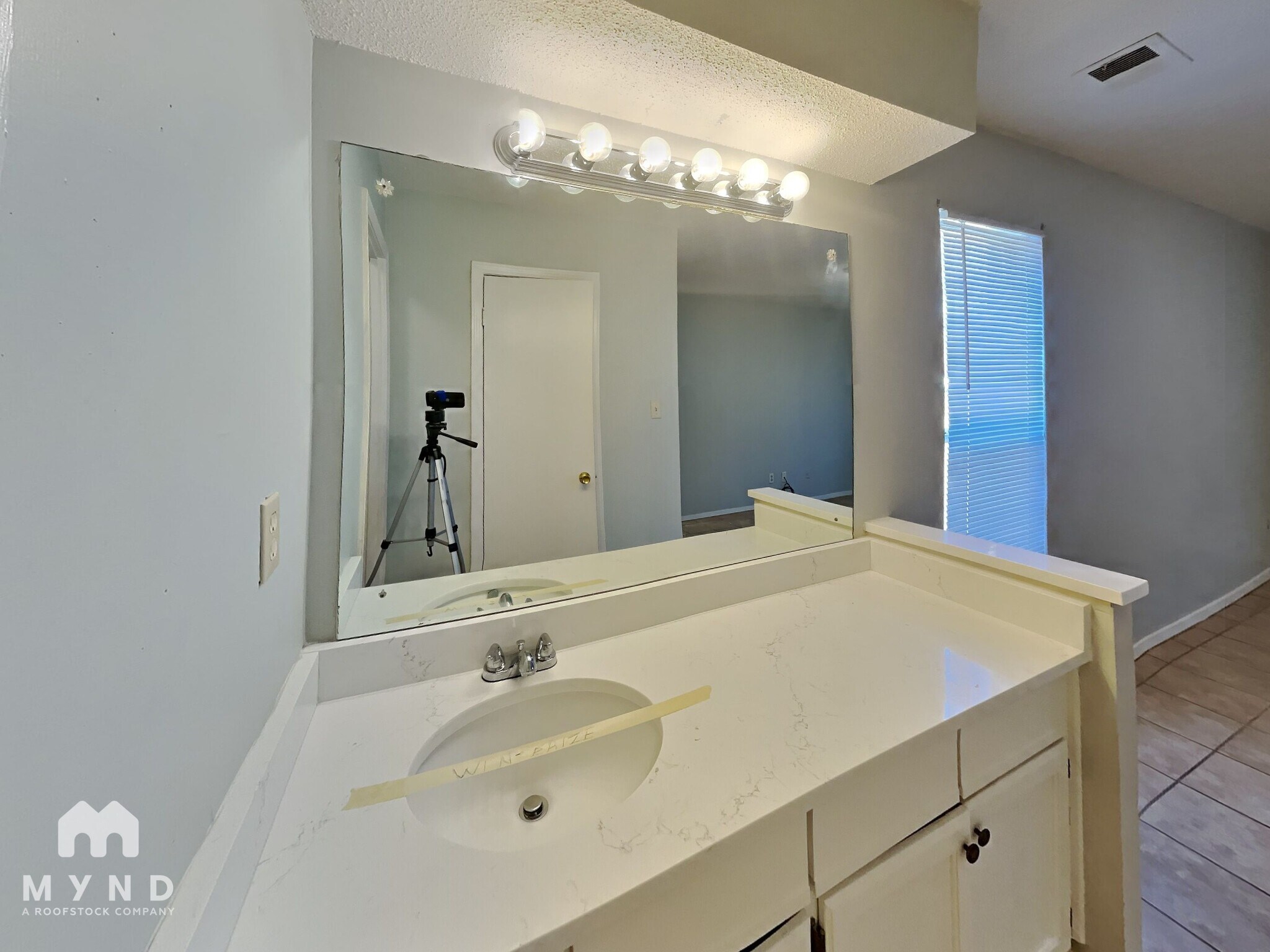 Building Photo - 3535 Laurel Cove