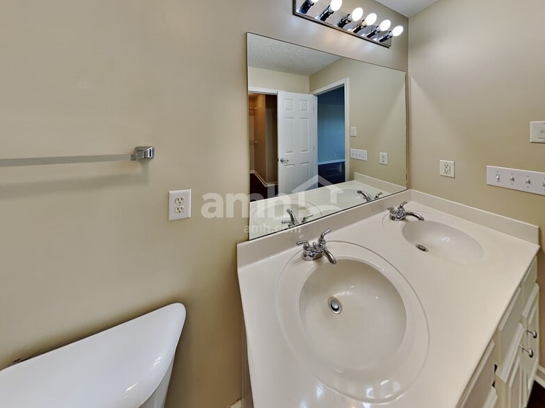 Building Photo - 136 Trail Ridge Way