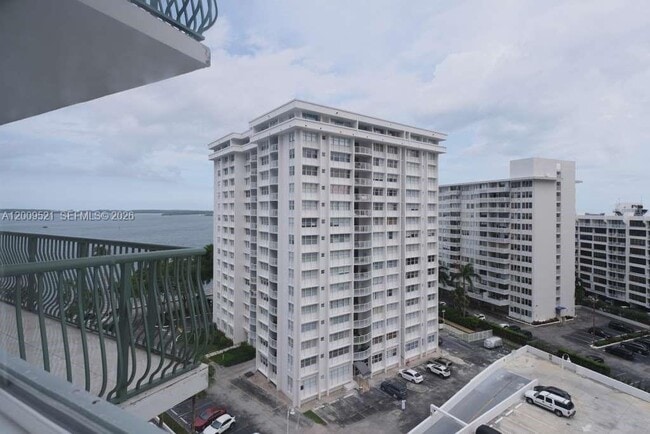 Building Photo - 1408 Brickell Bay Dr