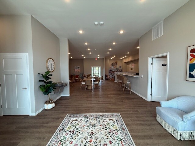 Building Photo - 907 Rocky Ln